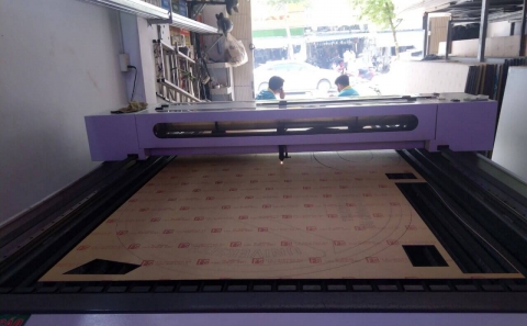 Dịch vụ cắt lazer trên chất liệu Mica